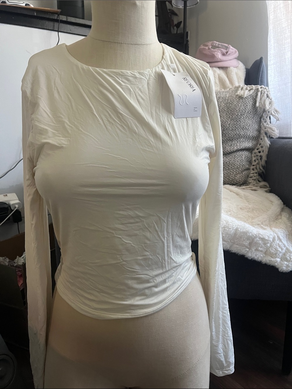 ReoRia Long-Sleeve Crewneck Top in Cream